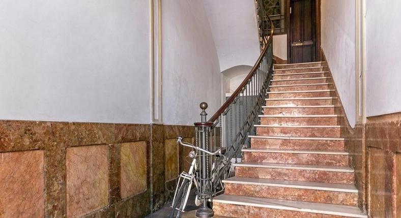The old town in the old town. Very rare opportunity. Very good condition.