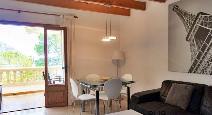 Canyamel. Terraced house with garden and sea view. And a bathing bay almost in front of the house.