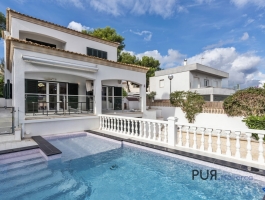 Nova Santa Ponsa. Villa. Much space for the family. Walking distance to the beach and port.