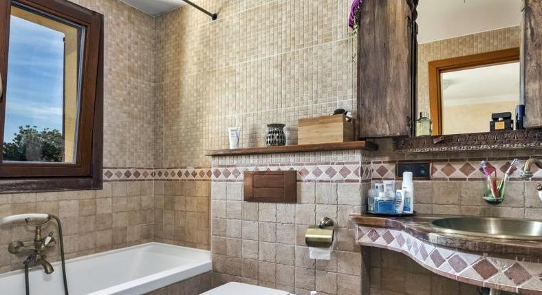 Paguera. An entire house. For Euro 495,000. And in walking position...