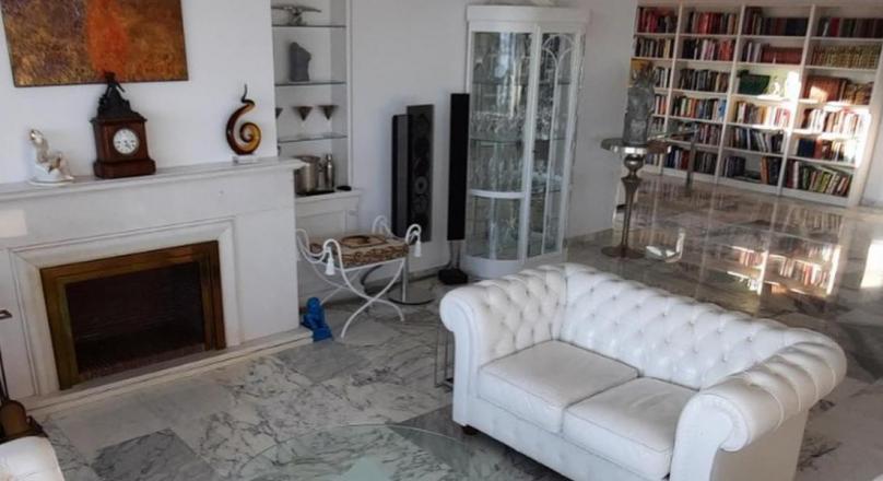 Spacious front line apartment on the Paseo Maritimo in Palma