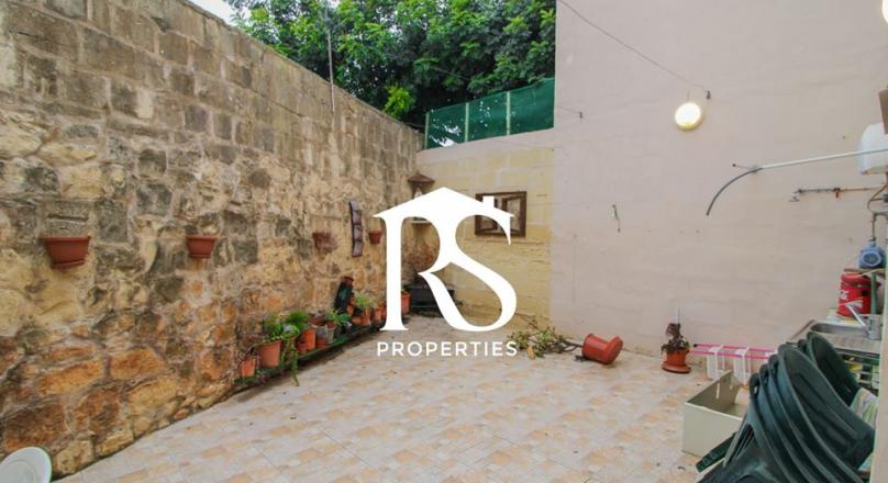 Fgura - Bargain Terraced House + Garage !!