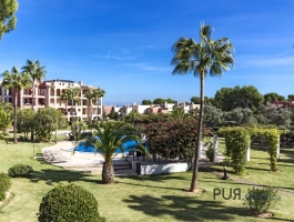 Big apartment. Very well maintained facility. And for dinner on foot to Port Adriano.
