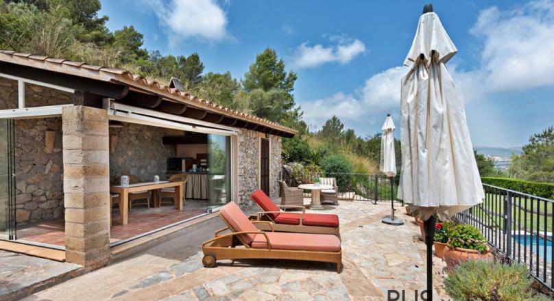 Arta. A finca. Like from a picture book. A lot of space. And with a view of the sea.