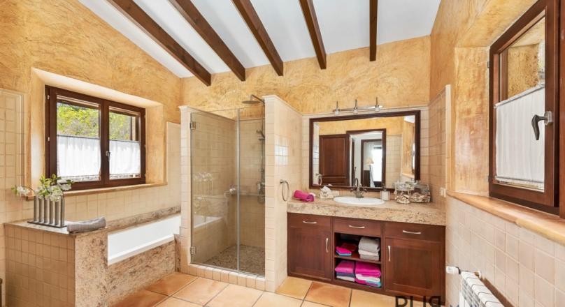 Arta. A finca. Like from a picture book. A lot of space. And with a view of the sea.