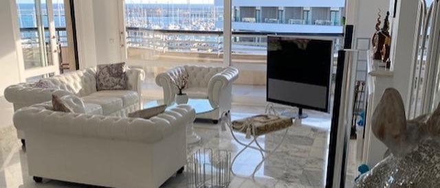 Spacious front line apartment on the Paseo Maritimo in Palma