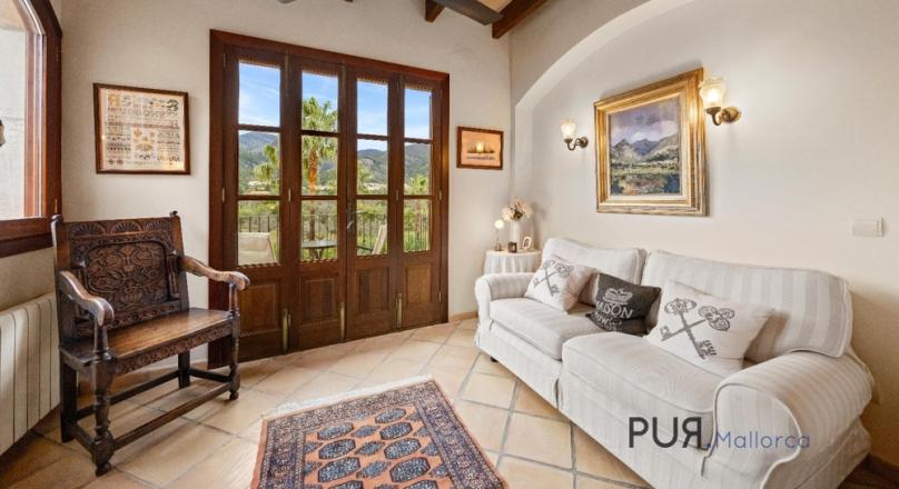 Finca with guest house and pool