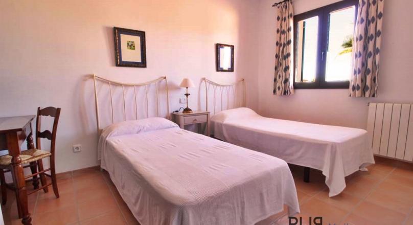 Villa in the south of the island. 30 minutes to the airport, 500 m from the sea. Holiday rental license!