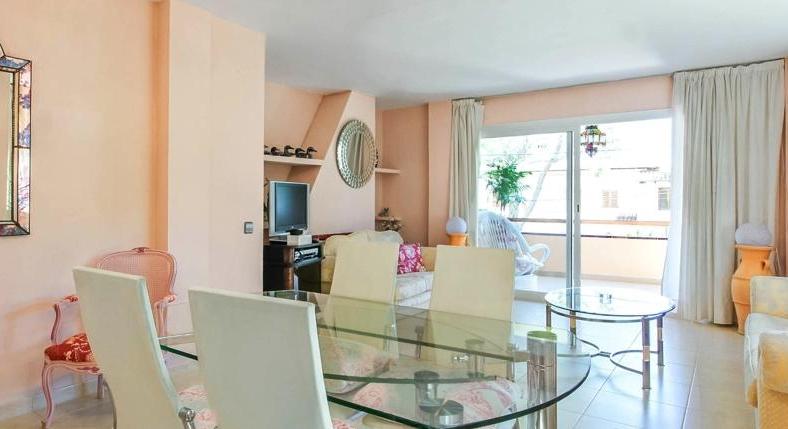 Jump almost straight into the sea. Apartment with sea view. Fully furnished.