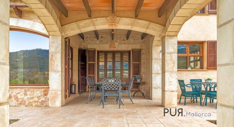 Finca with guest house and pool