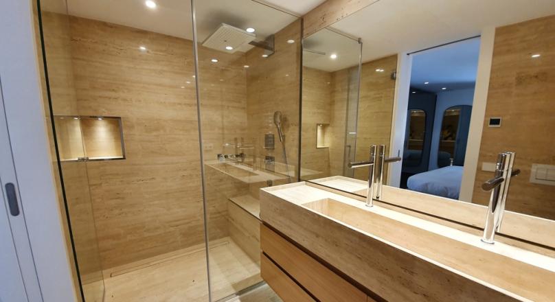 Four bedrooms stand alone house together with a coltage for rent
