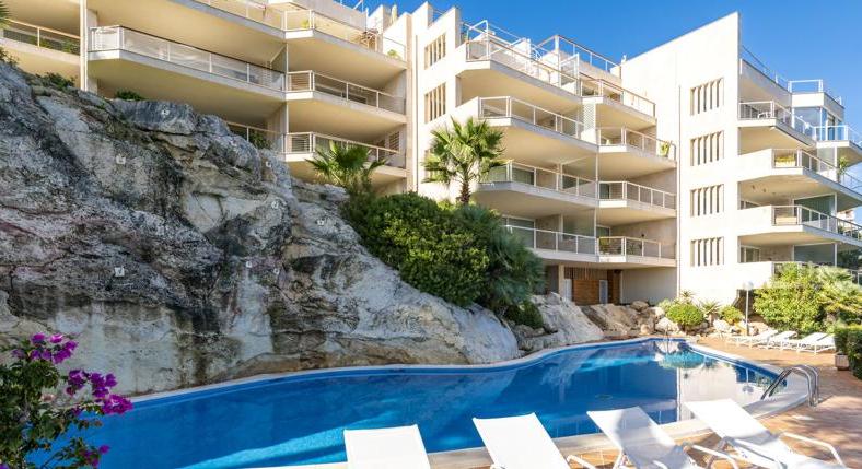 Cala Vinyes. Apartment. 1st sea line, sea view. Sea access