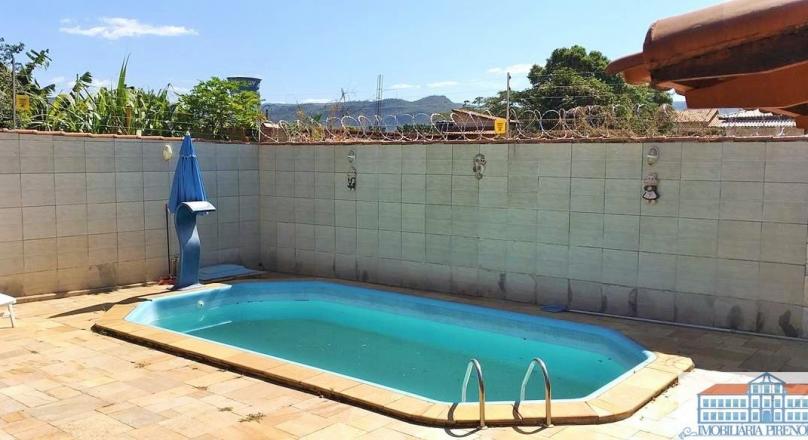 sale of a house near the avenue of restaurants, pizzerias, inns