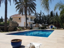 Luxury Villa for 4 + 1 Swimming Pool in Doğanköy, Girne.