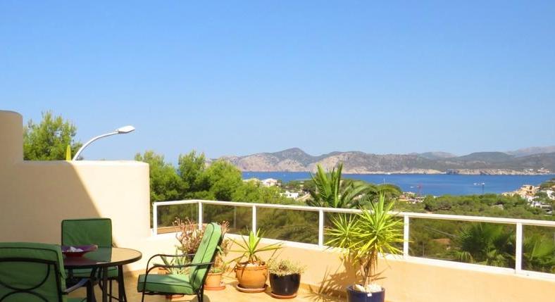 Apartment. View over the whole bay. Lots of space. Big terrace.