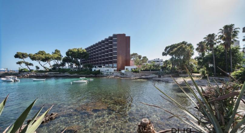 1st sea line. Direct access to the sea. Also to the beaches. And just Illetas.