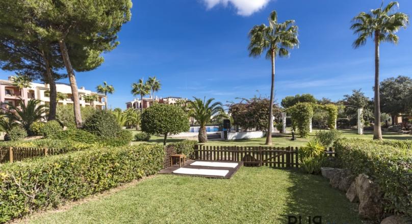 Big apartment. Very well maintained facility. And for dinner on foot to Port Adriano.