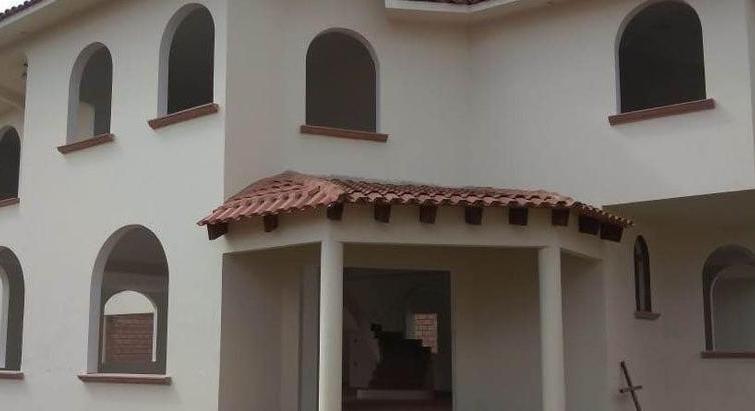 5 bedrooms 6 bathrooms House