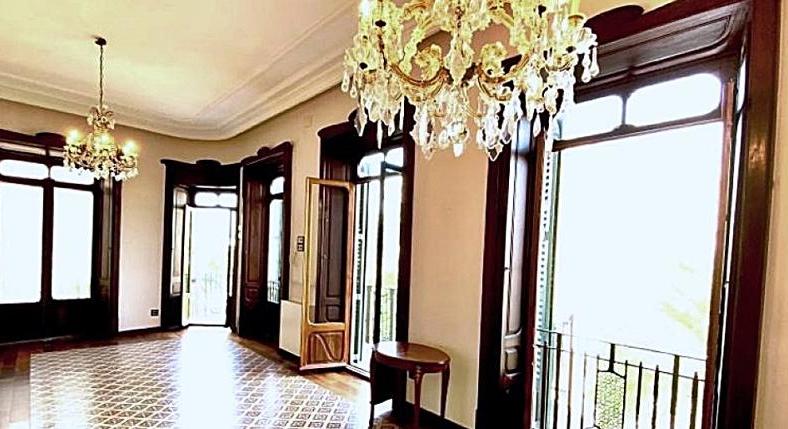 The old town in the old town. Very rare opportunity. Very good condition.