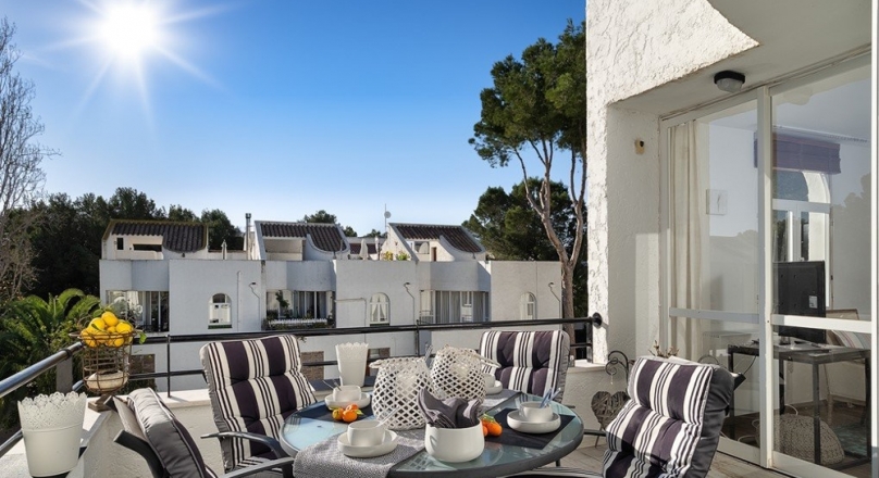 Sol de Mallorca. Light. Air. Ease. A terraced house in a quiet complex.
