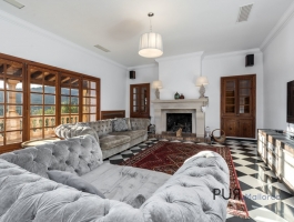 Mansion. Establishments. In the north of Palma. In the green and yet palmanah