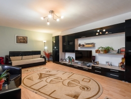 Body + extra room house with terrace and car access in the yard, Central, Brasov