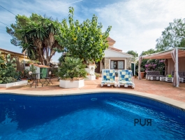 Santa Ponsa. House. Three separate units. Vacation rental license. Many usage options.