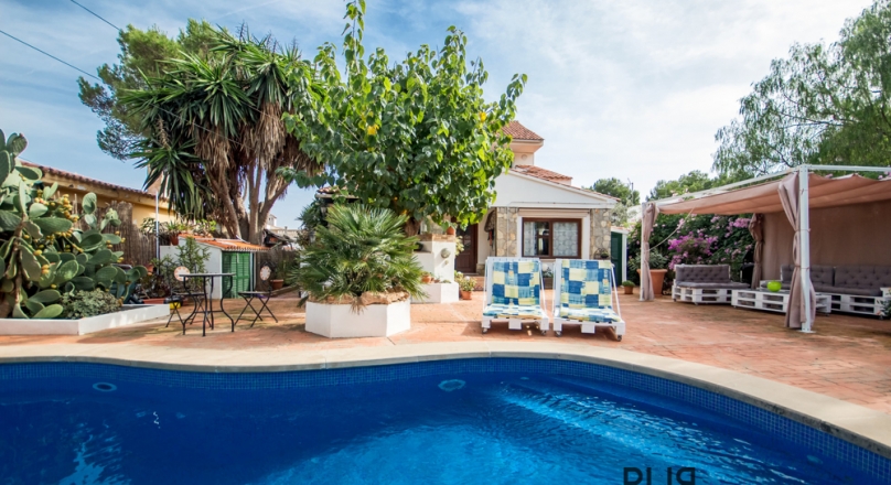 Santa Ponsa. House. Three separate units. Vacation rental license. Many usage options.