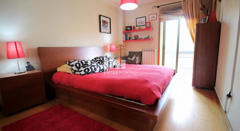 Fantastic 3 bedroom apartment in gated community with pool located in a privileged area in the city of Póvoa de Varzim