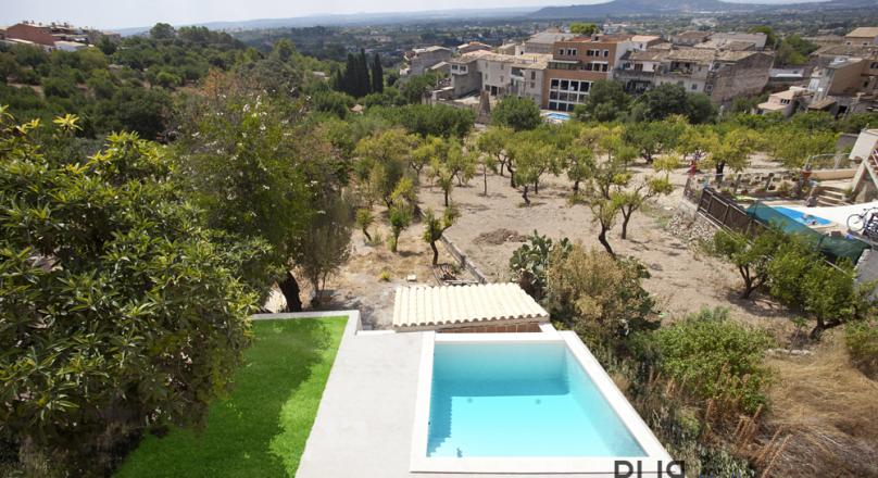 Village house. Rent on our island. Campanet. And with the price you look carefully. But exactly.