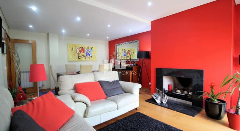 Fantastic 3 bedroom apartment in gated community with pool located in a privileged area in the city of Póvoa de Varzim