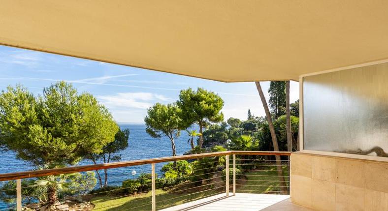 Cala Vinyes. Apartment. 1st sea line, sea view. Sea access