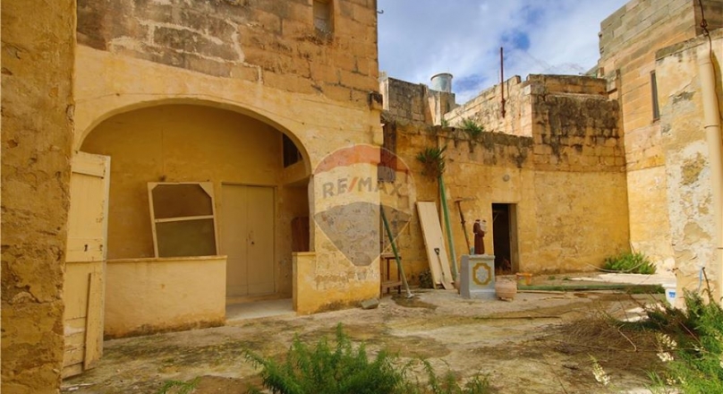 BIRKIRKARA - Unconverted House of Character