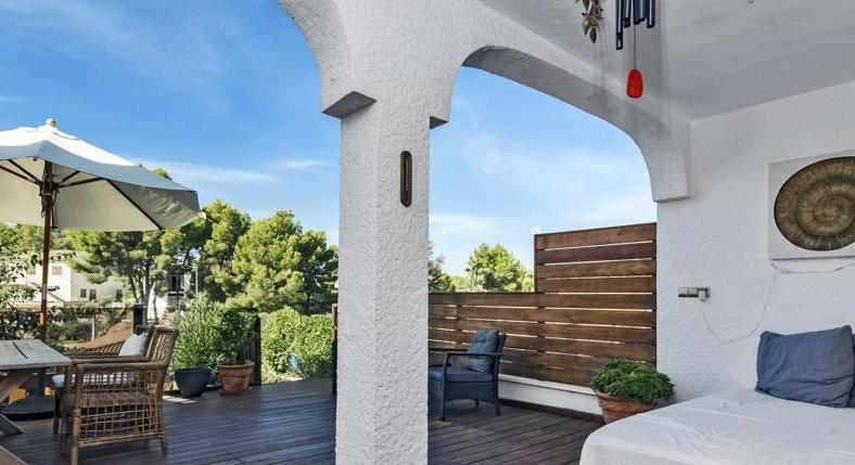 Paguera. An entire house. For Euro 495,000. And in walking position...