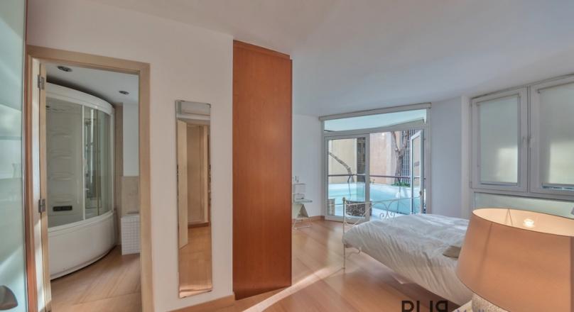 1st sea line. Direct access to the sea. Also to the beaches. And just Illetas.