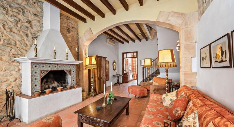 A townhouse. With pool. In Arta. Very mallorquin.