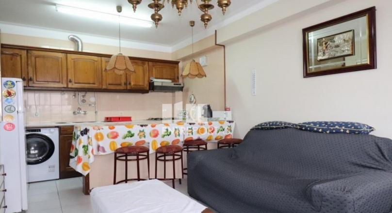 Apartment T1, in good condition, located 50 meters from the beach