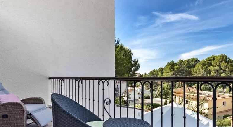 Paguera. An entire house. For Euro 495,000. And in walking position...