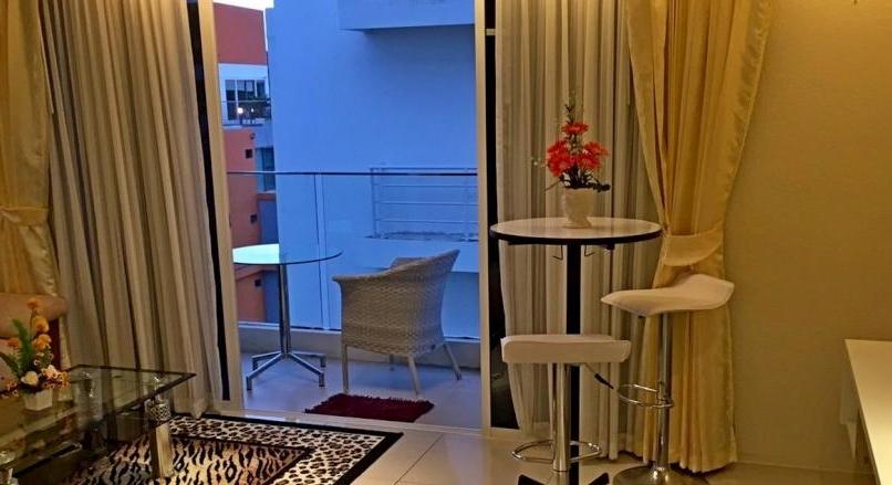 1 Bedroom corner apartment for rent in Pratumnak Hill