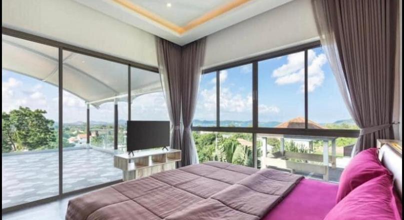HOT DEAL!  6 Bedroom Villa looking over Chalong  Bay