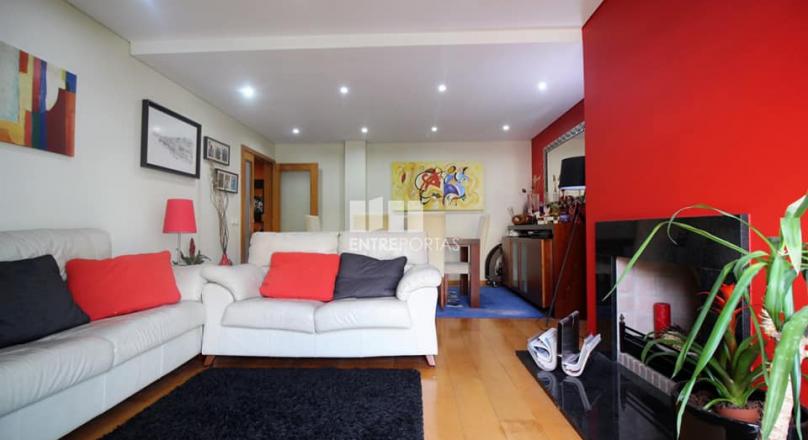 Fantastic 3 bedroom apartment in gated community with pool located in a privileged area in the city of Póvoa de Varzim