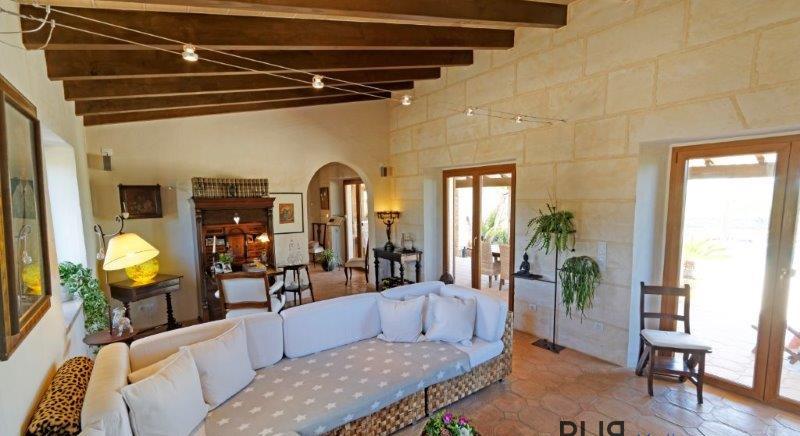 Santanyí. Majorcan manor. Finca with guesthouse and holiday rental license.