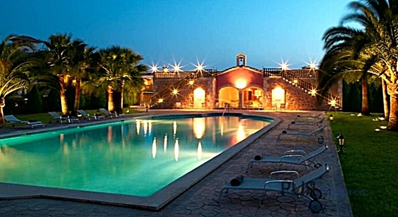 5-star country hotel, 21 rooms / suites, large SPA with indoor pool. 20 minutes to Palma! 