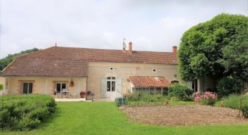 House 10 rooms 218 m² for rent in Montaigu de quercy