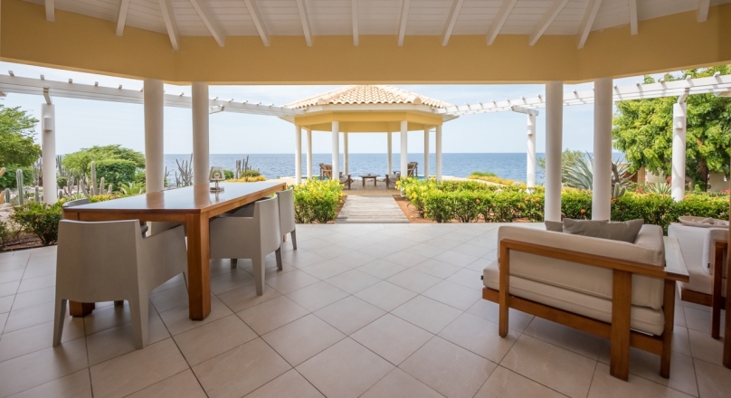 WHOW THIS DOUBLE VILLA IN THE CARIBBEAN EVEN HAS PRIVATE SAND BEACHES WITH SEA ENTRANCE!