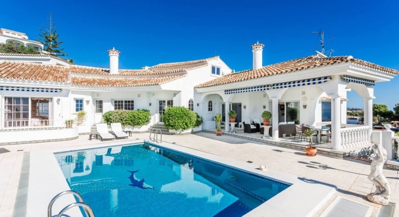 This magnificent property with breathtaking views of the Mediterranean Sea