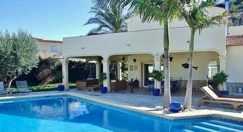 Mediterranean style luxury villa with separate apartment and private pool in Denia