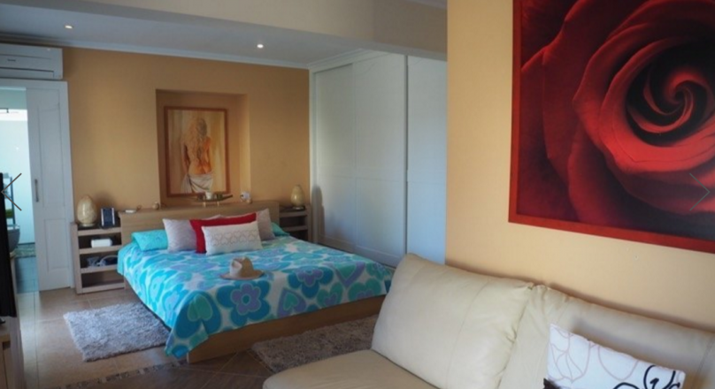 Villa en venta 5 dormitorios con piscina climatizada y vistas al mar y en Moraira