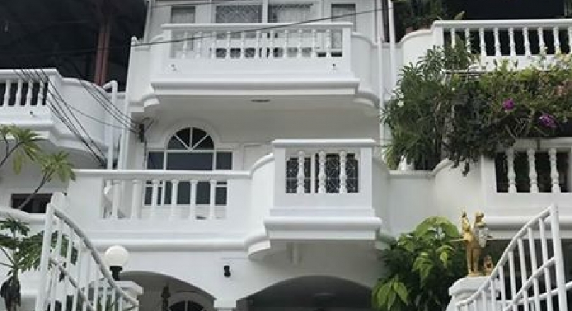 Town Home For Sale on Phatamnak hill ,Pattaya.