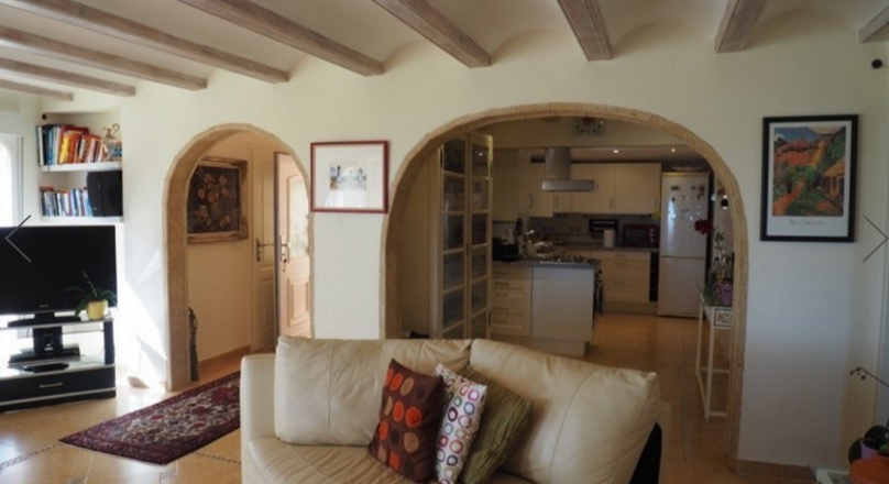 Villa en venta 5 dormitorios con piscina climatizada y vistas al mar y en Moraira